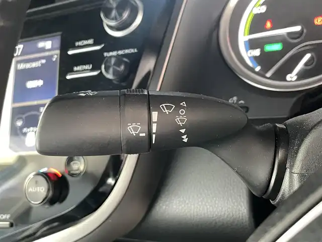 トヨタ カムリ WS 鹿児島県 2020(令2)年 4万km プラチナホワイトパールマイカ 禁煙車/純正ナビ機能付きディスプレイオーディオ/(Bluetooth.CD.DVD.AppleCarPlay.AndroidAuto)/バックカメラ/トヨタセーフティセンス/　・クルーズコントロール(追従走行あり)/　・レーンキープアシスト/　・オートマチックハイビーム/　・先行車発進お知らせ機能/　・プリクラッシュセーフティ/ブラインドスポットモニター/リアクロストラフィックアラート/レーダー探知機/コーナーセンサー/ETC/ドライブレコーダー/純正フロアマット/純正アルミホイール/電動パーキングブレーキ/パワーシート/LEDヘッドライト/電動格納ミラー/ステアリングリモコン