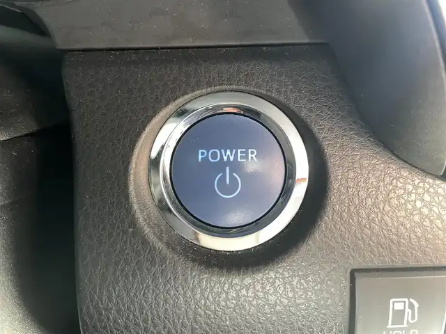 トヨタ カムリ WS 鹿児島県 2020(令2)年 4万km プラチナホワイトパールマイカ 禁煙車/純正ナビ機能付きディスプレイオーディオ/(Bluetooth.CD.DVD.AppleCarPlay.AndroidAuto)/バックカメラ/トヨタセーフティセンス/　・クルーズコントロール(追従走行あり)/　・レーンキープアシスト/　・オートマチックハイビーム/　・先行車発進お知らせ機能/　・プリクラッシュセーフティ/ブラインドスポットモニター/リアクロストラフィックアラート/レーダー探知機/コーナーセンサー/ETC/ドライブレコーダー/純正フロアマット/純正アルミホイール/電動パーキングブレーキ/パワーシート/LEDヘッドライト/電動格納ミラー/ステアリングリモコン