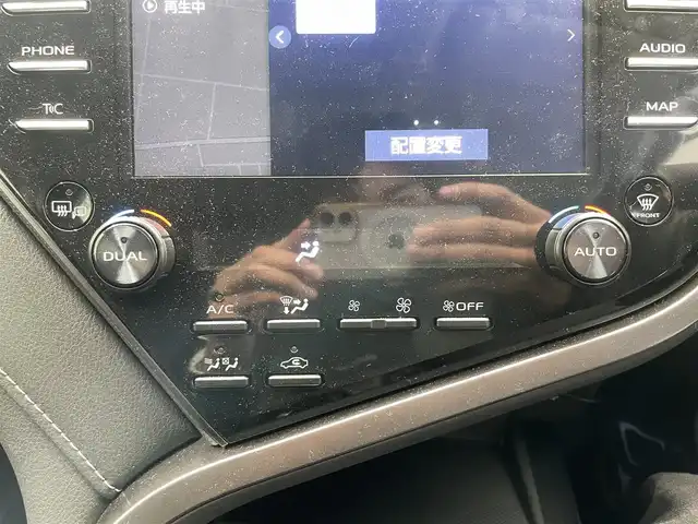 トヨタ カムリ WS 鹿児島県 2020(令2)年 4万km プラチナホワイトパールマイカ 禁煙車/純正ナビ機能付きディスプレイオーディオ/(Bluetooth.CD.DVD.AppleCarPlay.AndroidAuto)/バックカメラ/トヨタセーフティセンス/　・クルーズコントロール(追従走行あり)/　・レーンキープアシスト/　・オートマチックハイビーム/　・先行車発進お知らせ機能/　・プリクラッシュセーフティ/ブラインドスポットモニター/リアクロストラフィックアラート/レーダー探知機/コーナーセンサー/ETC/ドライブレコーダー/純正フロアマット/純正アルミホイール/電動パーキングブレーキ/パワーシート/LEDヘッドライト/電動格納ミラー/ステアリングリモコン