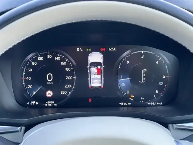 ボルボ ＸＣ６０ D4 AWD モーメンタム 山梨県 2019(令1)年 4.4万km クリスタルホワイトP 白革/純正ナビ/　（AppleCarPlay/AndroidAuto/フルセグ/BT）/クライメイトパッケージ/　（前後シートH/ステアリングH）/360°カメラ/BLIS/衝突軽減B/LKA/CTA/前後コーナーセンサー/ETC/LEDヘッドライト/純正18インチAW