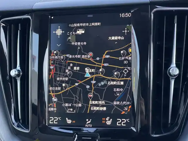 ボルボ ＸＣ６０ D4 AWD モーメンタム 山梨県 2019(令1)年 4.4万km クリスタルホワイトP 白革/純正ナビ/　（AppleCarPlay/AndroidAuto/フルセグ/BT）/クライメイトパッケージ/　（前後シートH/ステアリングH）/360°カメラ/BLIS/衝突軽減B/LKA/CTA/前後コーナーセンサー/ETC/LEDヘッドライト/純正18インチAW