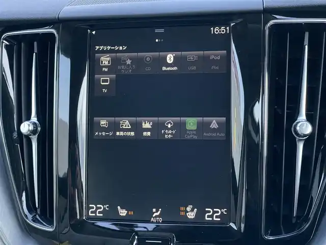 ボルボ ＸＣ６０ D4 AWD モーメンタム 山梨県 2019(令1)年 4.4万km クリスタルホワイトP 白革/純正ナビ/　（AppleCarPlay/AndroidAuto/フルセグ/BT）/クライメイトパッケージ/　（前後シートH/ステアリングH）/360°カメラ/BLIS/衝突軽減B/LKA/CTA/前後コーナーセンサー/ETC/LEDヘッドライト/純正18インチAW