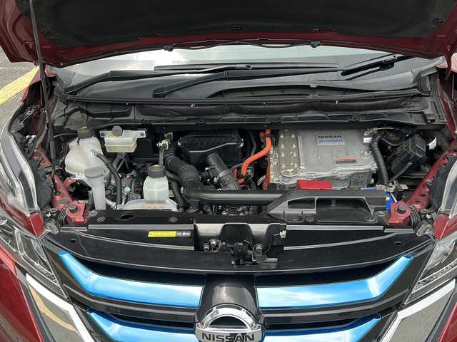 日産 セレナ e－パワー ハイウェイスター V 大阪府 2018(平30)年 4.4万km マルーンレッド 2トーン プロパイロット/純正メモリナビゲーション/Bluetooth　CD　DVD　SD　AM　FM/全方位カメラ/前方ドライブレコーダー/ビルトインETC/両側パワースライドドア/ハンズフリーオートスライドドア/フリップダウンモニター/前席シートヒーター/ステアリングヒーター/革巻きステアリング/ステアリングリモコン/LEDヘッドライト/フォグライト/純正フロアマット/盗難防止装置/保証書