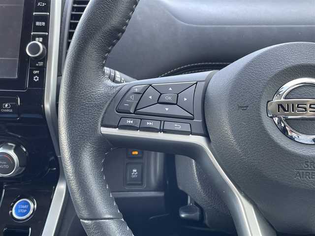 日産 セレナ e－パワー ハイウェイスター V 大阪府 2018(平30)年 4.4万km マルーンレッド 2トーン プロパイロット/純正メモリナビゲーション/Bluetooth　CD　DVD　SD　AM　FM/全方位カメラ/前方ドライブレコーダー/ビルトインETC/両側パワースライドドア/ハンズフリーオートスライドドア/フリップダウンモニター/前席シートヒーター/ステアリングヒーター/革巻きステアリング/ステアリングリモコン/LEDヘッドライト/フォグライト/純正フロアマット/盗難防止装置/保証書
