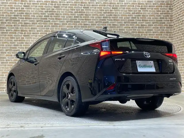 トヨタ プリウス S ツーリングセレ ブラックED 岩手県 2022(令4)年 5万km プレシャスブラックパール ・4WD/・純正メモリナビ/（FM/AM/Bluetooth）/・バックカメラ/・衝突軽減ブレーキ/・レーンキープアシスト/・レーダークルーズコントロール/・前後コーナーセンサー/・前席シートヒーター/・ハーフレザーシート/・オートマチックハイビーム/・オートライト/・フォグランプ/・LEDヘッドライト/・スマートキー/・プッシュスタート/・スペアキー/・純正17インチアルミホイール/・純正フロアマット/・100ボルト電源/・保証書/・取扱説明書