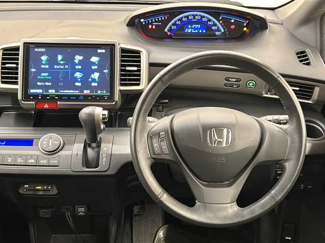 ホンダ フリード スパイク G エアロ 道央・札幌 2015(平27)年 12.8万km グラマラスモーブP ４WD/両側パワースライドドア/横滑り防止装置/アイドリングストップ/オートエアコン/オートライト/HIDヘッドライト/純正ナビ/（CD/DVD/フルセグ/Bluetooth）/ステアリングスイッチ/バックカメラ/ETC/熱線入りフロントウインドウ/ドアミラーウインカー/純正15インチアルミホイール