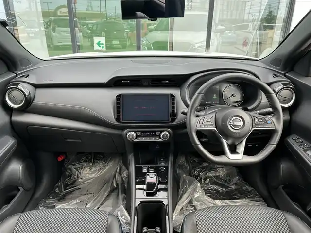 日産 キックス X FOUR 道南・函館 2024(令6)年 0.6万km ブリリアントホワイトパール ・スマートキー＆プッシュスタート/・スペアキー/・プロパイロット/・レーダークルーズコントロール/・ビルトインＥＴＣ/・バックカメラ/・全方位カメラ/・前後ドラレコ/・ハーフレザーシート/・前席シートヒーター/・純正ＡＷ/・純正フロアマット