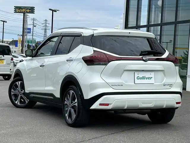 日産 キックス X FOUR 道南・函館 2024(令6)年 0.6万km ブリリアントホワイトパール ・スマートキー＆プッシュスタート/・スペアキー/・プロパイロット/・レーダークルーズコントロール/・ビルトインＥＴＣ/・バックカメラ/・全方位カメラ/・前後ドラレコ/・ハーフレザーシート/・前席シートヒーター/・純正ＡＷ/・純正フロアマット