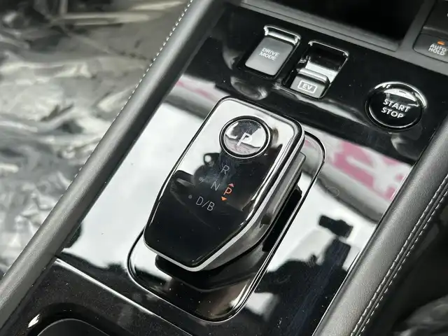 日産 キックス X FOUR 道南・函館 2024(令6)年 0.6万km ブリリアントホワイトパール ・スマートキー＆プッシュスタート/・スペアキー/・プロパイロット/・レーダークルーズコントロール/・ビルトインＥＴＣ/・バックカメラ/・全方位カメラ/・前後ドラレコ/・ハーフレザーシート/・前席シートヒーター/・純正ＡＷ/・純正フロアマット