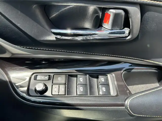 トヨタ ハリアー プレミアム 福岡県 2018(平30)年 2.9万km ホワイトパールクリスタルシャイン ・純正ナビ/（BLUETOOTH/フルセグ/バックカメラ/・ビルトインETC2.0/・レーダークルコン/・セーフティセンス/・ハーフレザーパワーシート/・モデリスタエアロ（F・S・R)/・LEDライト/・パワーバックドア/・クリアランスソナー/・電動テレスコピック機能/・スマートキー2本/・カードキー/・アイドリングストップ/・プッシュスタート/・保険証/・取扱説明書