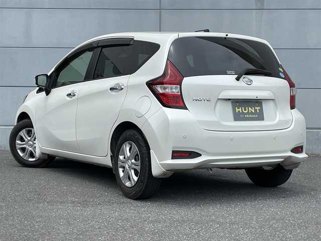 日産 ノート X 千葉県 2020(令2)年 2.6万km ブリリアントホワイトパール 衝突軽減ブレーキ/レーンキープアシスト/コーナーセンサー(前後)/純正7インチメモリナビ(MJ119D-W)/　フルセグ/BT/CD/AUX/アラウンドビューモニター/ステアリングスイッチ/デジタルインナーミラー/ETC/アイドリングストップ/スマートキー/プッシュスタート/LEDヘッドライト/オートライト/オートハイビーム/純正フロアマット