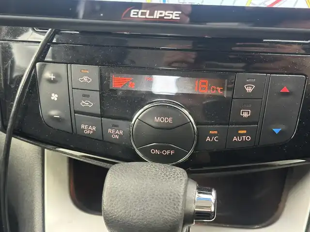 日産 セレナ 20X Sハイブリッド 愛知県 2015(平27)年 11.4万km ブリリアントホワイトパール 社外ECLIPSEナビ/(CD/DVD/BT/フルセグ)/両側パワースライドドア/前方ドラレコ/ETC/バックカメラ/横滑り防止/盗難防止/三列シート/ウォークスルー/スペアキー/社外フロアマット/純正アルミホイール/スタッドレス4本車載