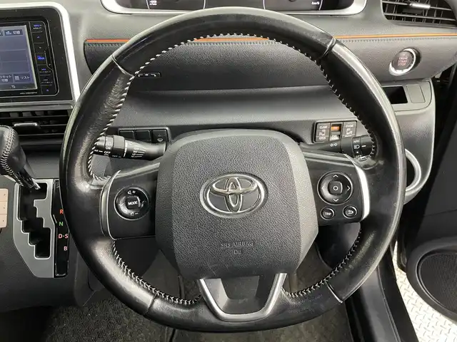 トヨタ シエンタ G 道央・札幌 2017(平29)年 10.2万km ブラックマイカ ・４WD/・寒冷地仕様/・社外SDナビ/・CD/DVD/SD/BT/iPod/USB/・フルセグTV/・バックカメラ/・ETC/・両側パワースライドドア/・盗難防止装置/・横滑り防止装置/・オートライト/・LEDヘッドライト/・ステアリングスイッチ/・ドアバイザー/・社外15インチAW/・純正15インチAW＋スタッドレスタイヤ積込/・プッシュスタート/・スマートキー/・スペアキー/・純正エンジンスターター/・純正フロアマット/・保証書/・取扱説明書