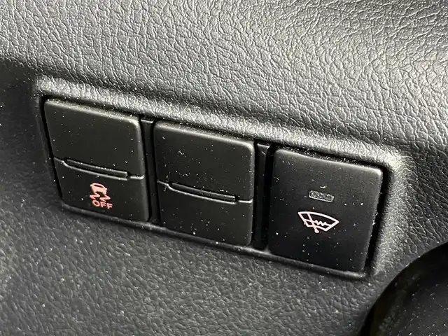 トヨタ シエンタ G 道央・札幌 2017(平29)年 10.2万km ブラックマイカ ・４WD/・寒冷地仕様/・社外SDナビ/・CD/DVD/SD/BT/iPod/USB/・フルセグTV/・バックカメラ/・ETC/・両側パワースライドドア/・盗難防止装置/・横滑り防止装置/・オートライト/・LEDヘッドライト/・ステアリングスイッチ/・ドアバイザー/・社外15インチAW/・純正15インチAW＋スタッドレスタイヤ積込/・プッシュスタート/・スマートキー/・スペアキー/・純正エンジンスターター/・純正フロアマット/・保証書/・取扱説明書