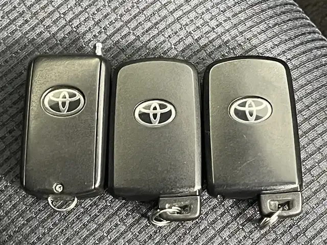 トヨタ シエンタ G 道央・札幌 2017(平29)年 10.2万km ブラックマイカ ・４WD/・寒冷地仕様/・社外SDナビ/・CD/DVD/SD/BT/iPod/USB/・フルセグTV/・バックカメラ/・ETC/・両側パワースライドドア/・盗難防止装置/・横滑り防止装置/・オートライト/・LEDヘッドライト/・ステアリングスイッチ/・ドアバイザー/・社外15インチAW/・純正15インチAW＋スタッドレスタイヤ積込/・プッシュスタート/・スマートキー/・スペアキー/・純正エンジンスターター/・純正フロアマット/・保証書/・取扱説明書