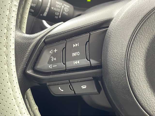 マツダ マツダ２ 15S ブラックトーンED 兵庫県 2022(令4)年 1.7万km エターナルブルーマイカ ・純正ナビ&Bluetoothオーディオ&TV&CD/DVD&AUX/USB接続/・全方位カメラ/・ETC/・衝突被害軽減ブレーキ/・ブラインドスポットモニター/・レーンキープアシスト/・LEDオートライト/・前後コーナーセンサー/・前後ドライブレコーダー/・クリアランスソナー/・W＋サイドエアバック/・エンジンスタートボタン/・アイドリングストップ/・AACエアコン/・スマートキー