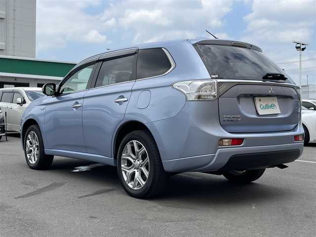 三菱 アウトランダー ＰＨＥＶ G ナビパッケージ 東京都 2014(平26)年 4.2万km テクニカルシルバーメタリック 純正ナビ/バックモニター/サイドモニター/車線逸脱警報システム/アダプティブクルーズコントロール/シートヒーター/エレクトリックテールゲート/ETC/横滑り防止措置/ステアリングスイッチ