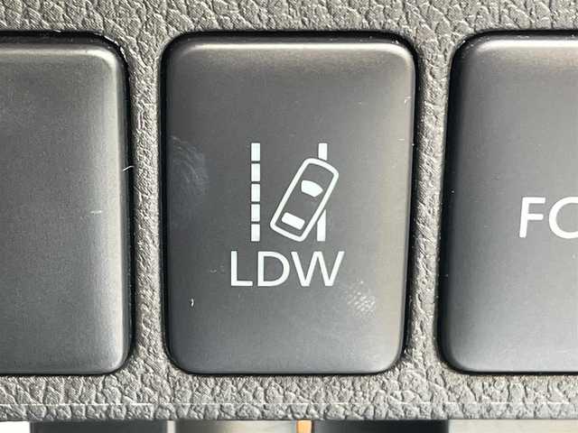 三菱 アウトランダー ＰＨＥＶ G ナビパッケージ 東京都 2014(平26)年 4.2万km テクニカルシルバーメタリック 純正ナビ/バックモニター/サイドモニター/車線逸脱警報システム/アダプティブクルーズコントロール/シートヒーター/エレクトリックテールゲート/ETC/横滑り防止措置/ステアリングスイッチ