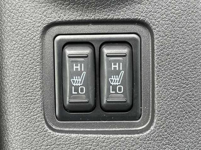 三菱 アウトランダー ＰＨＥＶ G ナビパッケージ 東京都 2014(平26)年 4.2万km テクニカルシルバーメタリック 純正ナビ/バックモニター/サイドモニター/車線逸脱警報システム/アダプティブクルーズコントロール/シートヒーター/エレクトリックテールゲート/ETC/横滑り防止措置/ステアリングスイッチ