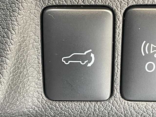 三菱 アウトランダー ＰＨＥＶ G ナビパッケージ 東京都 2014(平26)年 4.2万km テクニカルシルバーメタリック 純正ナビ/バックモニター/サイドモニター/車線逸脱警報システム/アダプティブクルーズコントロール/シートヒーター/エレクトリックテールゲート/ETC/横滑り防止措置/ステアリングスイッチ