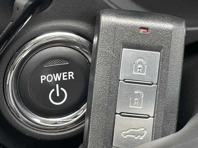 三菱 アウトランダー ＰＨＥＶ G ナビパッケージ 東京都 2014(平26)年 4.2万km テクニカルシルバーメタリック 純正ナビ/バックモニター/サイドモニター/車線逸脱警報システム/アダプティブクルーズコントロール/シートヒーター/エレクトリックテールゲート/ETC/横滑り防止措置/ステアリングスイッチ