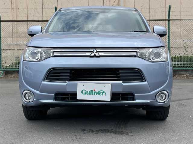 三菱 アウトランダー ＰＨＥＶ G ナビパッケージ 東京都 2014(平26)年 4.2万km テクニカルシルバーメタリック 純正ナビ/バックモニター/サイドモニター/車線逸脱警報システム/アダプティブクルーズコントロール/シートヒーター/エレクトリックテールゲート/ETC/横滑り防止措置/ステアリングスイッチ