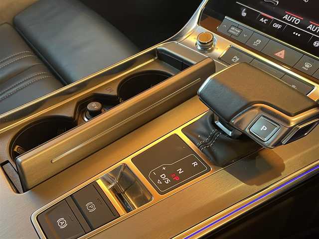 アウディ Ａ６ 40TDIクワトロ Sライン 愛知県 2021(令3)年 5万km ミトスブラックメタリック 純正ナビ /フルセグTV /CD/DVD/Bluetooth/360度カメラ /マトリクスLEDヘッドライト /黒革シート/シートヒーター /ハンドルヒーター /パワーテールゲート /ACC /ブラインドスポット /レーンキープ /ATホールド/純正21インチアルミホイール/スマートキー