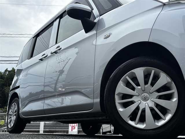 トヨタ ルーミー X S 熊本県 2018(平30)年 3.6万km ブライトシルバーM ワンオーナー/純正ナビ（NSZT-W68T）/【フルセグTV/CD/DVD/Bluetooth/ラジオ】/バックカメラ/片側パワースライドドア/プリクラッシュセーフティ/コーナーセンサー/アイドリングストップ/横滑り防止機能/前席シートヒーター/ドライブレコーダー（AN-R066）/ビルトインETC/オートライト/オートハイビーム/フォグランプ/純正フロアマット/純正ドアバイザー/スマートキー/保証書/取扱説明書