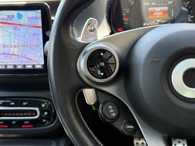 スマート ＭＣＣ スマート BRABUS エクスクルーシブ 静岡県 2019(令1)年 2.3万km 赤 ガラスルーフ/レザーシート/社外メモリナビ/(CD/DVD/Bluetooth/フルセグ)/衝突被害軽減システム/バックカメラ/クルーズコントロール/レーンキープアシスト/パーキングアシスト/シートヒーター/キーレスキー/ETC/純正フロアマット/純正17インチアルミホイール/フロントフォグランプ/保証書/取扱説明書/スペアキー