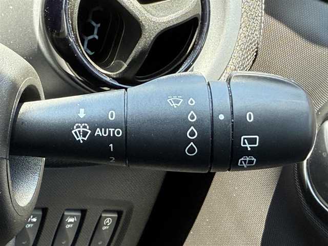 スマート ＭＣＣ スマート BRABUS エクスクルーシブ 静岡県 2019(令1)年 2.3万km 赤 ガラスルーフ/レザーシート/社外メモリナビ/(CD/DVD/Bluetooth/フルセグ)/衝突被害軽減システム/バックカメラ/クルーズコントロール/レーンキープアシスト/パーキングアシスト/シートヒーター/キーレスキー/ETC/純正フロアマット/純正17インチアルミホイール/フロントフォグランプ/保証書/取扱説明書/スペアキー
