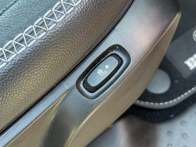 スマート ＭＣＣ スマート BRABUS エクスクルーシブ 静岡県 2019(令1)年 2.3万km 赤 ガラスルーフ/レザーシート/社外メモリナビ/(CD/DVD/Bluetooth/フルセグ)/衝突被害軽減システム/バックカメラ/クルーズコントロール/レーンキープアシスト/パーキングアシスト/シートヒーター/キーレスキー/ETC/純正フロアマット/純正17インチアルミホイール/フロントフォグランプ/保証書/取扱説明書/スペアキー