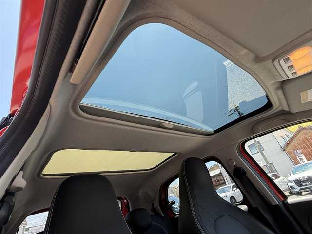 スマート ＭＣＣ スマート BRABUS エクスクルーシブ 静岡県 2019(令1)年 2.3万km 赤 ガラスルーフ/レザーシート/社外メモリナビ/(CD/DVD/Bluetooth/フルセグ)/衝突被害軽減システム/バックカメラ/クルーズコントロール/レーンキープアシスト/パーキングアシスト/シートヒーター/キーレスキー/ETC/純正フロアマット/純正17インチアルミホイール/フロントフォグランプ/保証書/取扱説明書/スペアキー