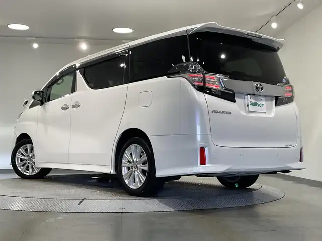 トヨタ ヴェルファイア Z 愛知県 2015(平27)年 6.2万km ホワイトパールクリスタルシャイン 純正９インチナビ　/（Bluetooth/フルセグTV/SD/CD・DVD再生/AM/FM)/１１インチフリップダウンモニター　/両側パワースライドドア　/ＡＣ１００Ｖ　/ビルトインＥＴＣ　/バックカメラ　　/ドライブレコーダー　/クリアランスソナー　/ＬＥＤヘッドライト/LEDフォグランプ/オットマン/プッシュスタート/　　-スマートキー/横滑り防止/アクセサリーソケット