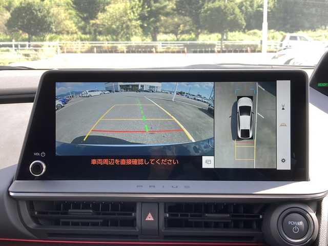 トヨタ プリウス Z 佐賀県 2023(令5)年 1.4万km プラチナホワイトパールマイカ ワンオーナー/パノラマルーフ/純正12.3インチディスプレイオーディオ/ナビキット/パノラマミックビューモニター/プリクラッシュセーフティ/レーンディパーチャーアラート/オートハイビーム/アダプティブクルーズコントロール/クリアランスソナー/ブラインドスポットモニター/リアクロストラフィックアラート/スマートルームミラー（前方録画機能付き）/置くだけ充電/電動パーキングブレーキ/オートブレーキホールド/パーキングアシスト/レザーシート/メモリパワーシートシート/シートヒーター/エアシート/パワートランク/ETC2.0/ステアリングヒーター/ステアリングリモコン/AC100V/プッシュスタート/スマートキー/LEDヘッドライト/純正アルミホイール