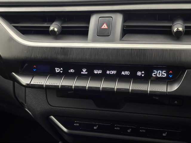 レクサス ＵＸ 250h Fスポーツ 宮城県 2019(平31)年 5万km ホワイトノーヴァガラスフレーク 禁煙車/ムーンルーフ/パノラミックビューモニター/Lexus Safety System＋/・プリクラッシュセーフティ/・レーントレーシングアシスト/・レーダークルーズコントロール/・オートハイビームアシスト/・ブラインドスポットモニター/・ヘッドアップディスプレイ/・クリアランスソナー/純正ナビ/・CD.DVD.SD.BT.USB/フルセグTV/黒本革シート/・前席パワーシート(シートメモリー付)/・前席シートヒーター/パワーバックドア/パドルシフト/ステアリングヒーター/ステアリングスイッチ/社外ドライブレコーダー（FR）/ビルトインETC2.0/LEDヘッドライト/LEDフォグランプ/電動パーキングブレーキ/オートホールド機能/純正18インチアルミホイール/純正フロアマット