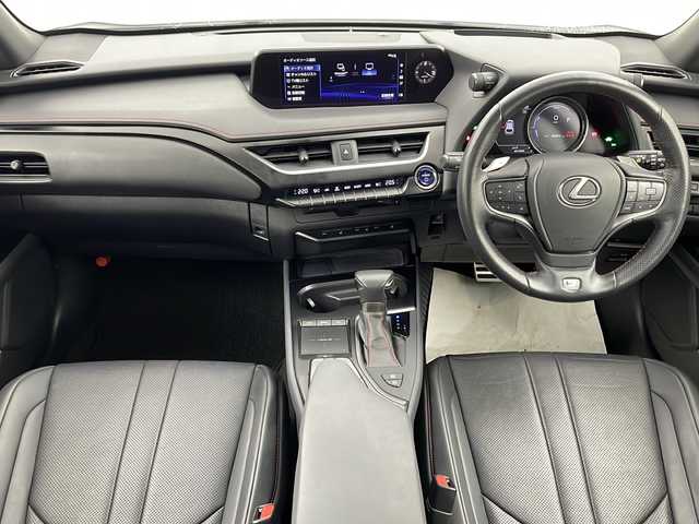 レクサス ＵＸ 250h Fスポーツ 宮城県 2019(平31)年 5万km ホワイトノーヴァガラスフレーク 禁煙車/ムーンルーフ/パノラミックビューモニター/Lexus Safety System＋/・プリクラッシュセーフティ/・レーントレーシングアシスト/・レーダークルーズコントロール/・オートハイビームアシスト/・ブラインドスポットモニター/・ヘッドアップディスプレイ/・クリアランスソナー/純正ナビ/・CD.DVD.SD.BT.USB/フルセグTV/黒本革シート/・前席パワーシート(シートメモリー付)/・前席シートヒーター/パワーバックドア/パドルシフト/ステアリングヒーター/ステアリングスイッチ/社外ドライブレコーダー（FR）/ビルトインETC2.0/LEDヘッドライト/LEDフォグランプ/電動パーキングブレーキ/オートホールド機能/純正18インチアルミホイール/純正フロアマット