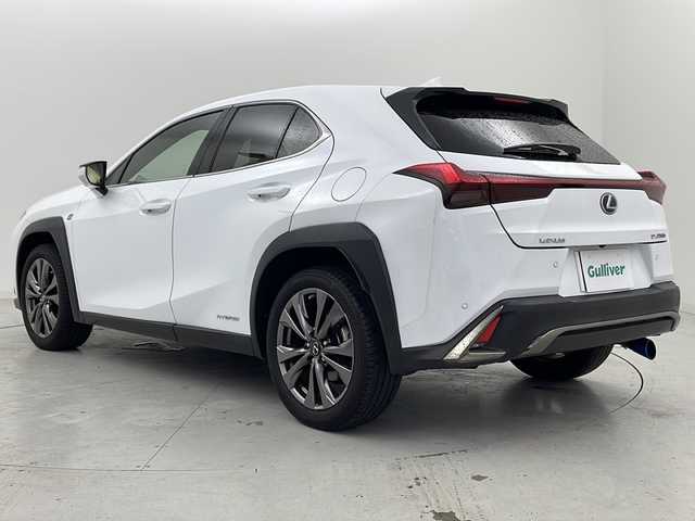 レクサス ＵＸ 250h Fスポーツ 宮城県 2019(平31)年 5万km ホワイトノーヴァガラスフレーク 禁煙車/ムーンルーフ/パノラミックビューモニター/Lexus Safety System＋/・プリクラッシュセーフティ/・レーントレーシングアシスト/・レーダークルーズコントロール/・オートハイビームアシスト/・ブラインドスポットモニター/・ヘッドアップディスプレイ/・クリアランスソナー/純正ナビ/・CD.DVD.SD.BT.USB/フルセグTV/黒本革シート/・前席パワーシート(シートメモリー付)/・前席シートヒーター/パワーバックドア/パドルシフト/ステアリングヒーター/ステアリングスイッチ/社外ドライブレコーダー（FR）/ビルトインETC2.0/LEDヘッドライト/LEDフォグランプ/電動パーキングブレーキ/オートホールド機能/純正18インチアルミホイール/純正フロアマット