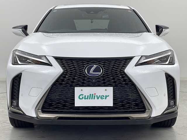 レクサス ＵＸ 250h Fスポーツ 宮城県 2019(平31)年 5万km ホワイトノーヴァガラスフレーク 禁煙車/ムーンルーフ/パノラミックビューモニター/Lexus Safety System＋/・プリクラッシュセーフティ/・レーントレーシングアシスト/・レーダークルーズコントロール/・オートハイビームアシスト/・ブラインドスポットモニター/・ヘッドアップディスプレイ/・クリアランスソナー/純正ナビ/・CD.DVD.SD.BT.USB/フルセグTV/黒本革シート/・前席パワーシート(シートメモリー付)/・前席シートヒーター/パワーバックドア/パドルシフト/ステアリングヒーター/ステアリングスイッチ/社外ドライブレコーダー（FR）/ビルトインETC2.0/LEDヘッドライト/LEDフォグランプ/電動パーキングブレーキ/オートホールド機能/純正18インチアルミホイール/純正フロアマット