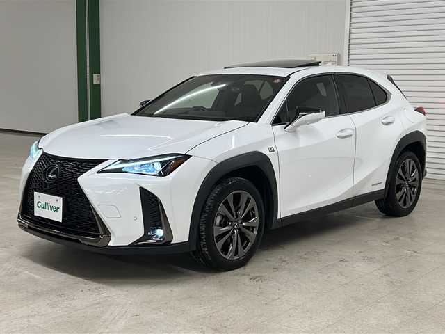 レクサス ＵＸ 250h Fスポーツ 熊本県 2019(平31)年 5万km ホワイトノーヴァガラスフレーク 禁煙車/ムーンルーフ/パノラミックビューモニター/Lexus Safety System＋/・プリクラッシュセーフティ/・レーントレーシングアシスト/・レーダークルーズコントロール/・オートハイビームアシスト/・ブラインドスポットモニター/・ヘッドアップディスプレイ/・クリアランスソナー/純正ナビ/・CD.DVD.SD.BT.USB/フルセグTV/黒本革シート/・前席パワーシート(シートメモリー付)/・前席シートヒーター/パワーバックドア/パドルシフト/ステアリングヒーター/ステアリングスイッチ/社外ドライブレコーダー（FR）/ビルトインETC2.0/LEDヘッドライト/LEDフォグランプ/電動パーキングブレーキ/オートホールド機能/純正18インチアルミホイール/純正フロアマット
