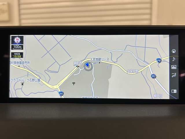 レクサス ＵＸ 250h Fスポーツ 熊本県 2019(平31)年 5万km ホワイトノーヴァガラスフレーク 禁煙車/ムーンルーフ/パノラミックビューモニター/Lexus Safety System＋/・プリクラッシュセーフティ/・レーントレーシングアシスト/・レーダークルーズコントロール/・オートハイビームアシスト/・ブラインドスポットモニター/・ヘッドアップディスプレイ/・クリアランスソナー/純正ナビ/・CD.DVD.SD.BT.USB/フルセグTV/黒本革シート/・前席パワーシート(シートメモリー付)/・前席シートヒーター/パワーバックドア/パドルシフト/ステアリングヒーター/ステアリングスイッチ/社外ドライブレコーダー（FR）/ビルトインETC2.0/LEDヘッドライト/LEDフォグランプ/電動パーキングブレーキ/オートホールド機能/純正18インチアルミホイール/純正フロアマット