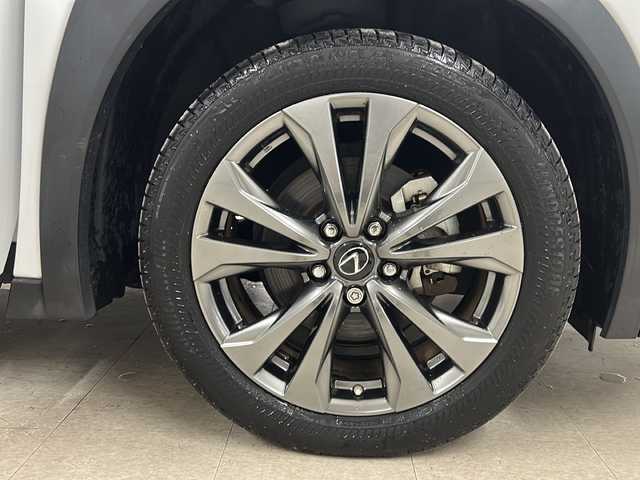 レクサス ＵＸ 250h Fスポーツ 熊本県 2019(平31)年 5万km ホワイトノーヴァガラスフレーク 禁煙車/ムーンルーフ/パノラミックビューモニター/Lexus Safety System＋/・プリクラッシュセーフティ/・レーントレーシングアシスト/・レーダークルーズコントロール/・オートハイビームアシスト/・ブラインドスポットモニター/・ヘッドアップディスプレイ/・クリアランスソナー/純正ナビ/・CD.DVD.SD.BT.USB/フルセグTV/黒本革シート/・前席パワーシート(シートメモリー付)/・前席シートヒーター/パワーバックドア/パドルシフト/ステアリングヒーター/ステアリングスイッチ/社外ドライブレコーダー（FR）/ビルトインETC2.0/LEDヘッドライト/LEDフォグランプ/電動パーキングブレーキ/オートホールド機能/純正18インチアルミホイール/純正フロアマット