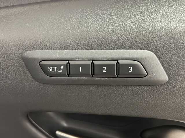 レクサス ＵＸ 250h Fスポーツ 熊本県 2019(平31)年 5万km ホワイトノーヴァガラスフレーク 禁煙車/ムーンルーフ/パノラミックビューモニター/Lexus Safety System＋/・プリクラッシュセーフティ/・レーントレーシングアシスト/・レーダークルーズコントロール/・オートハイビームアシスト/・ブラインドスポットモニター/・ヘッドアップディスプレイ/・クリアランスソナー/純正ナビ/・CD.DVD.SD.BT.USB/フルセグTV/黒本革シート/・前席パワーシート(シートメモリー付)/・前席シートヒーター/パワーバックドア/パドルシフト/ステアリングヒーター/ステアリングスイッチ/社外ドライブレコーダー（FR）/ビルトインETC2.0/LEDヘッドライト/LEDフォグランプ/電動パーキングブレーキ/オートホールド機能/純正18インチアルミホイール/純正フロアマット