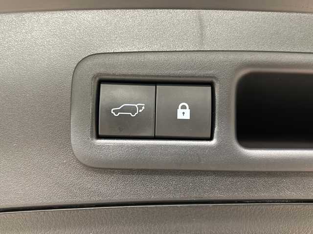 レクサス ＵＸ 250h Fスポーツ 熊本県 2019(平31)年 5万km ホワイトノーヴァガラスフレーク 禁煙車/ムーンルーフ/パノラミックビューモニター/Lexus Safety System＋/・プリクラッシュセーフティ/・レーントレーシングアシスト/・レーダークルーズコントロール/・オートハイビームアシスト/・ブラインドスポットモニター/・ヘッドアップディスプレイ/・クリアランスソナー/純正ナビ/・CD.DVD.SD.BT.USB/フルセグTV/黒本革シート/・前席パワーシート(シートメモリー付)/・前席シートヒーター/パワーバックドア/パドルシフト/ステアリングヒーター/ステアリングスイッチ/社外ドライブレコーダー（FR）/ビルトインETC2.0/LEDヘッドライト/LEDフォグランプ/電動パーキングブレーキ/オートホールド機能/純正18インチアルミホイール/純正フロアマット