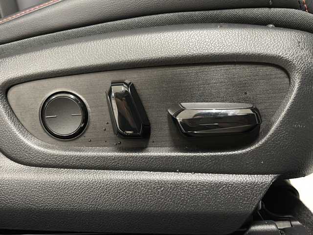 レクサス ＵＸ 250h Fスポーツ 熊本県 2019(平31)年 5万km ホワイトノーヴァガラスフレーク 禁煙車/ムーンルーフ/パノラミックビューモニター/Lexus Safety System＋/・プリクラッシュセーフティ/・レーントレーシングアシスト/・レーダークルーズコントロール/・オートハイビームアシスト/・ブラインドスポットモニター/・ヘッドアップディスプレイ/・クリアランスソナー/純正ナビ/・CD.DVD.SD.BT.USB/フルセグTV/黒本革シート/・前席パワーシート(シートメモリー付)/・前席シートヒーター/パワーバックドア/パドルシフト/ステアリングヒーター/ステアリングスイッチ/社外ドライブレコーダー（FR）/ビルトインETC2.0/LEDヘッドライト/LEDフォグランプ/電動パーキングブレーキ/オートホールド機能/純正18インチアルミホイール/純正フロアマット