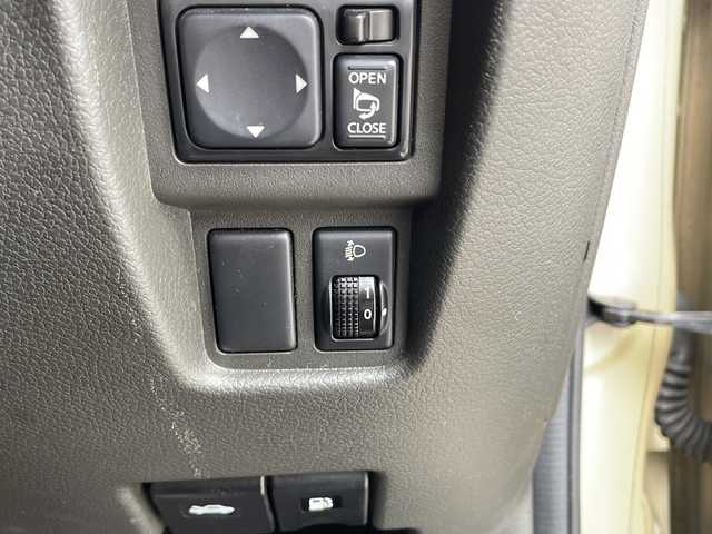 日産 キューブ 15G 山口県 2009(平21)年 17.6万km ベージュ 禁煙車　ローダウン　社外１５インチアルミホイール　ガラスルーフ　ベンチシート　純正ナビ　バックカメラ　フルセグＴＶ　スマートキー　プッシュスタート　ＥＴＣ　オートエアコン　電動格納ミラー　アームレスト