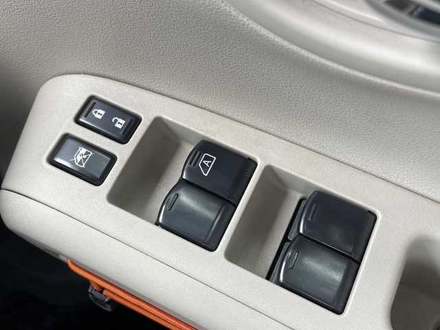 日産 キューブ 15G 山口県 2009(平21)年 17.6万km ベージュ 禁煙車　ローダウン　社外１５インチアルミホイール　ガラスルーフ　ベンチシート　純正ナビ　バックカメラ　フルセグＴＶ　スマートキー　プッシュスタート　ＥＴＣ　オートエアコン　電動格納ミラー　アームレスト