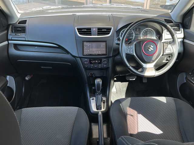 スズキ スイフト RS 静岡県 2015(平27)年 12.7万km ミネラルグレーM 社外ナビ/・FM/AM/・SD/・iPod/・フルセグTV/・USB/・Bluetooth/・CD/DVD/主要装備/・ＥＴＣ/・パドルシフト/・クルーズコントロール/・フォグランプ/・横滑り防止装置/・プッシュスタート/・オートエアコン/・１６インチ純正アルミ/・オートライト/・ステアリングスイッチ/・ＨＩＤライト