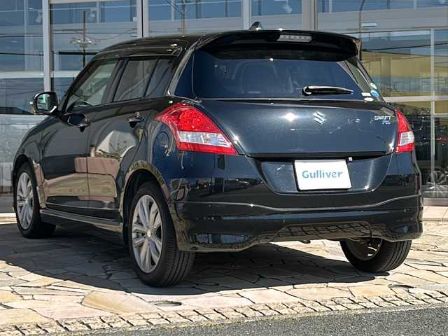 スズキ スイフト RS 静岡県 2015(平27)年 12.7万km ミネラルグレーM 社外ナビ/・FM/AM/・SD/・iPod/・フルセグTV/・USB/・Bluetooth/・CD/DVD/主要装備/・ＥＴＣ/・パドルシフト/・クルーズコントロール/・フォグランプ/・横滑り防止装置/・プッシュスタート/・オートエアコン/・１６インチ純正アルミ/・オートライト/・ステアリングスイッチ/・ＨＩＤライト