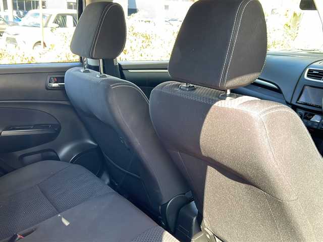 スズキ スイフト RS 静岡県 2015(平27)年 12.7万km ミネラルグレーM 社外ナビ/・FM/AM/・SD/・iPod/・フルセグTV/・USB/・Bluetooth/・CD/DVD/主要装備/・ＥＴＣ/・パドルシフト/・クルーズコントロール/・フォグランプ/・横滑り防止装置/・プッシュスタート/・オートエアコン/・１６インチ純正アルミ/・オートライト/・ステアリングスイッチ/・ＨＩＤライト