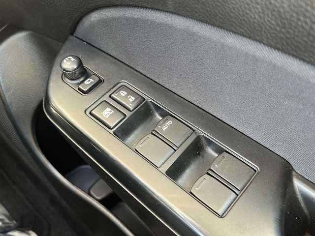 スズキ スイフト RS 静岡県 2015(平27)年 12.7万km ミネラルグレーM 社外ナビ/・FM/AM/・SD/・iPod/・フルセグTV/・USB/・Bluetooth/・CD/DVD/主要装備/・ＥＴＣ/・パドルシフト/・クルーズコントロール/・フォグランプ/・横滑り防止装置/・プッシュスタート/・オートエアコン/・１６インチ純正アルミ/・オートライト/・ステアリングスイッチ/・ＨＩＤライト